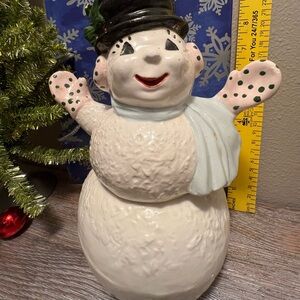 Festive Ridell Mold Co Snowman Figurine with Black Hat
